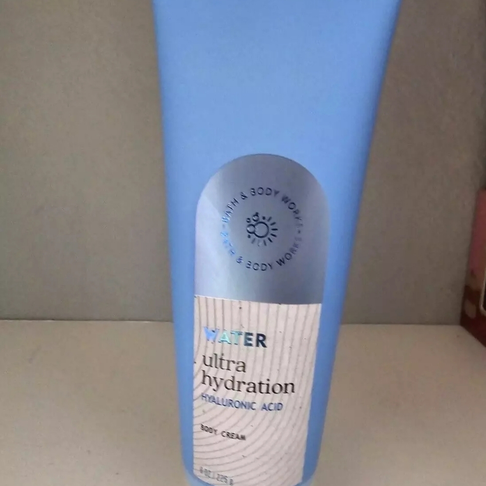 Bath & Body Works WATER BODY CREAM Ultra Hydration with Hyaluronic Acid NEW - Picture 2 of 2